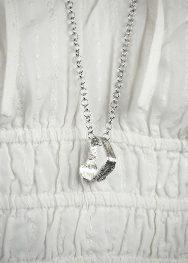Détail du collier en forme de cœur de cuillère par Montana Silversmith
