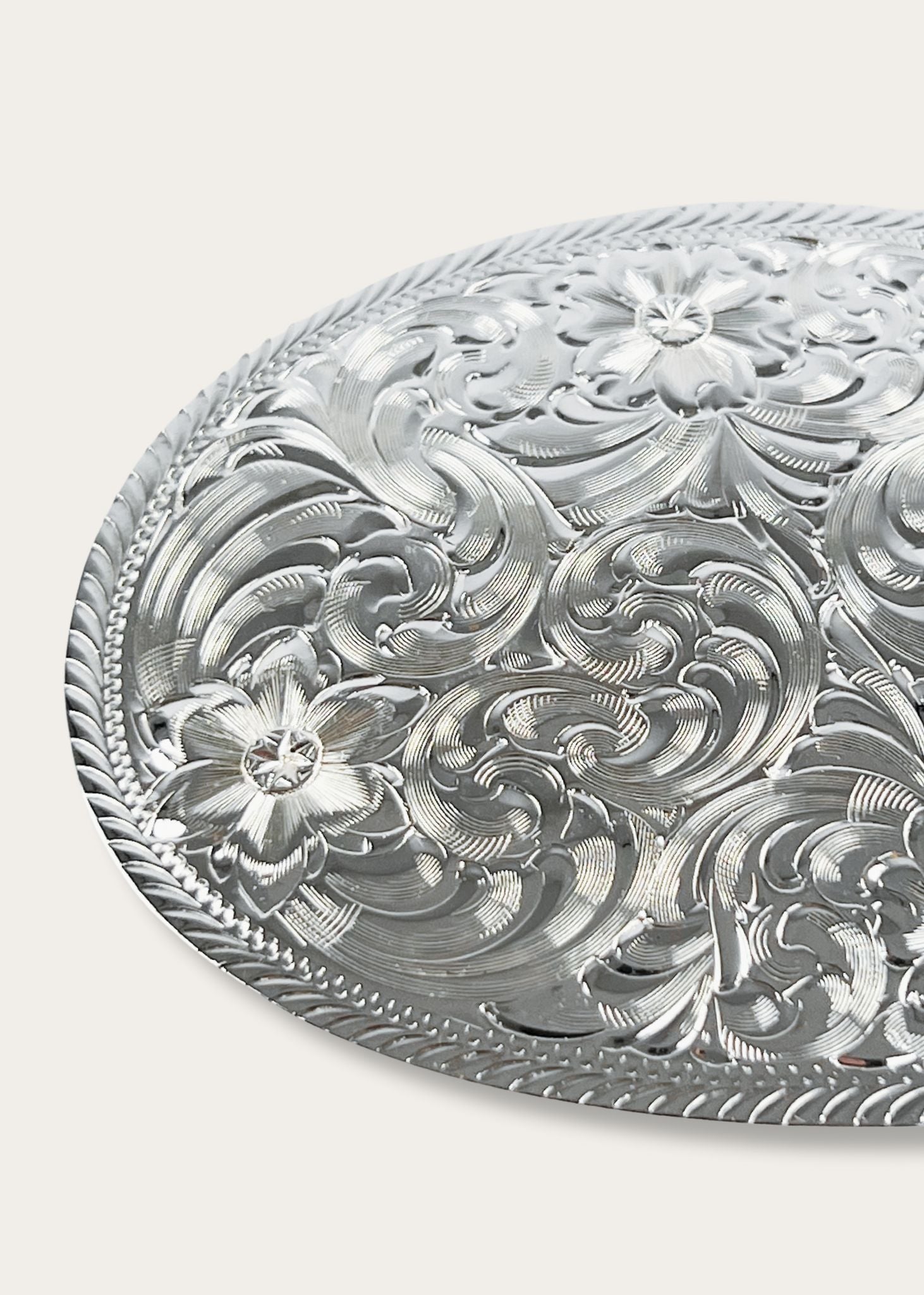 particolare fibbia Silver Engraved Western with Etched Trim di Montana Silversmith 