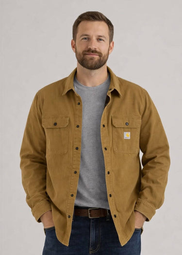 Giacca Camicia Carhartt Rugged Flex™ Relaxed con Pile in Oak Brown indossata aperta
