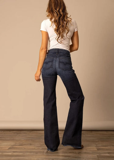 derrière : Jean pour femme Olivia, modèle « Dark Wash » de Kimes Ranch