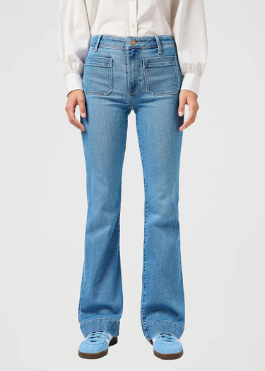 Jean flare pour femme en Velvet Sky par Wrangler