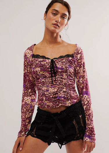 Layer It On Me - T-shirt à manches longues en Red Combo by Free People