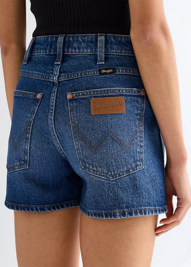 Detail hinter Cowboy Shorts in Juniper von Wrangler