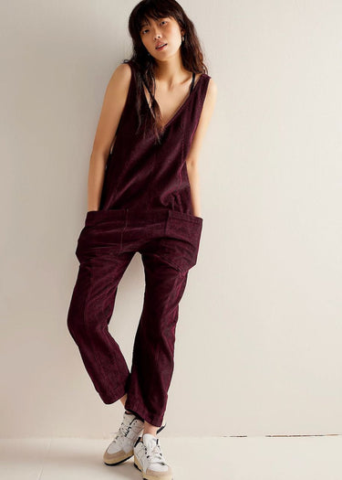 Damen Latzhose aus Cord in der Farbe Italian plum von Free People