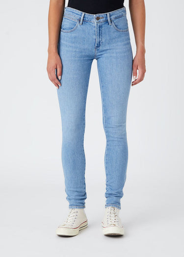 jeans skinny pour femmes dans les nuages de Wrangler