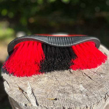 cepillo caballo rojo