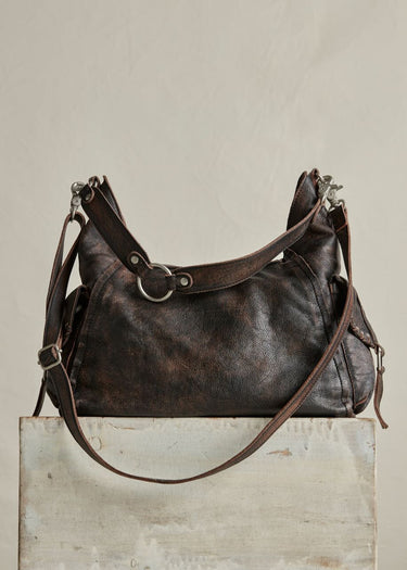 dietro Borsa WTF Leigh Distressed Hobo in Aged Graphite di Free People