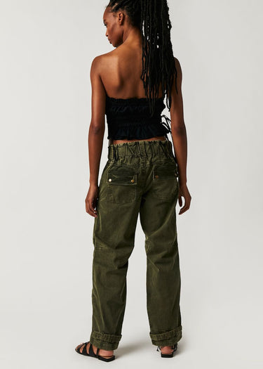 dietro pantalone donna modello can't compare slouch colore  dusty olive di Free People