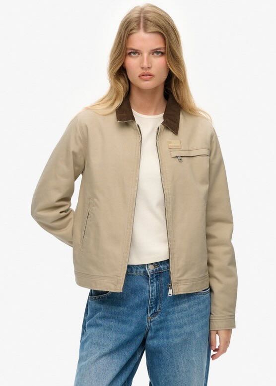 Giacca donna Ranch trapuntata con colletto in velluto in Humus Beige by Superdry