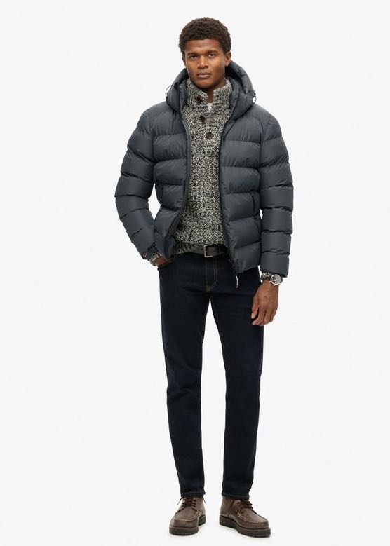 figura intera Giacca Imbottita Sport con cappuccio in Ebony by Superdry