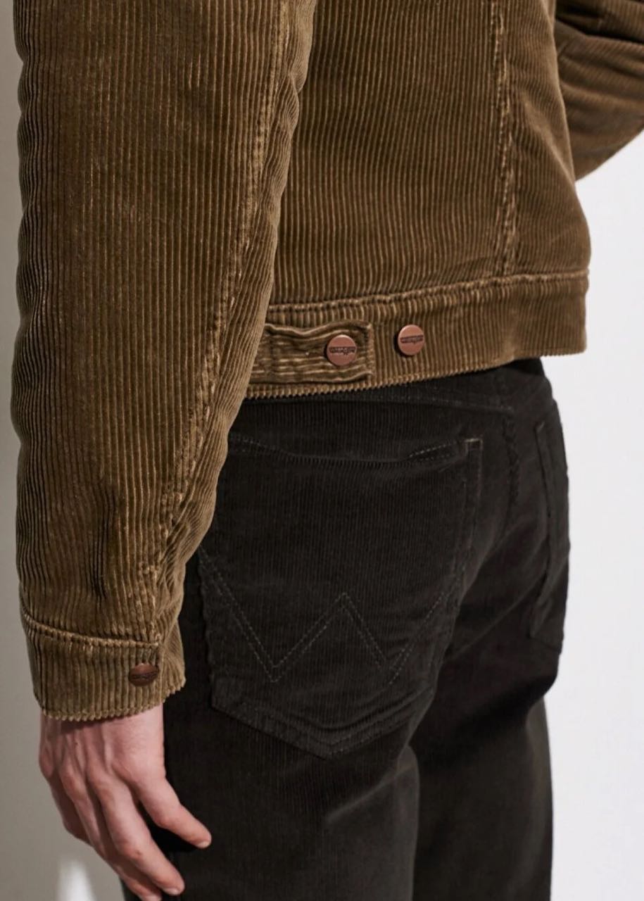 particolare pence giacca per uomo in velluto sherpa teak di Wrangler