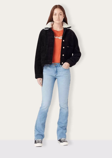 veste western noire de Wrangler portée