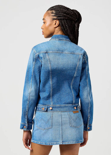 Behind Women's Regular Heritage Jeans Jacket in Wrangler Wrugged by Wrangler