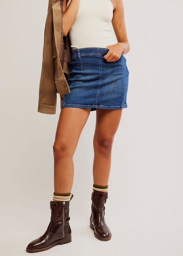Minijupe en denim Daylight à l'avant en Helix par Free People
