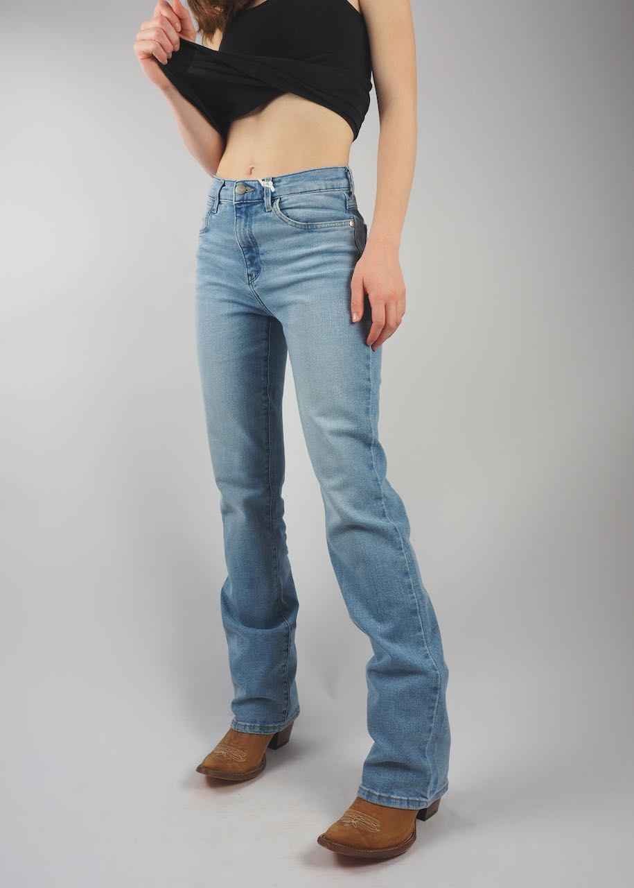 davanti jeans bootcut per donna modello southeast di Wrangler