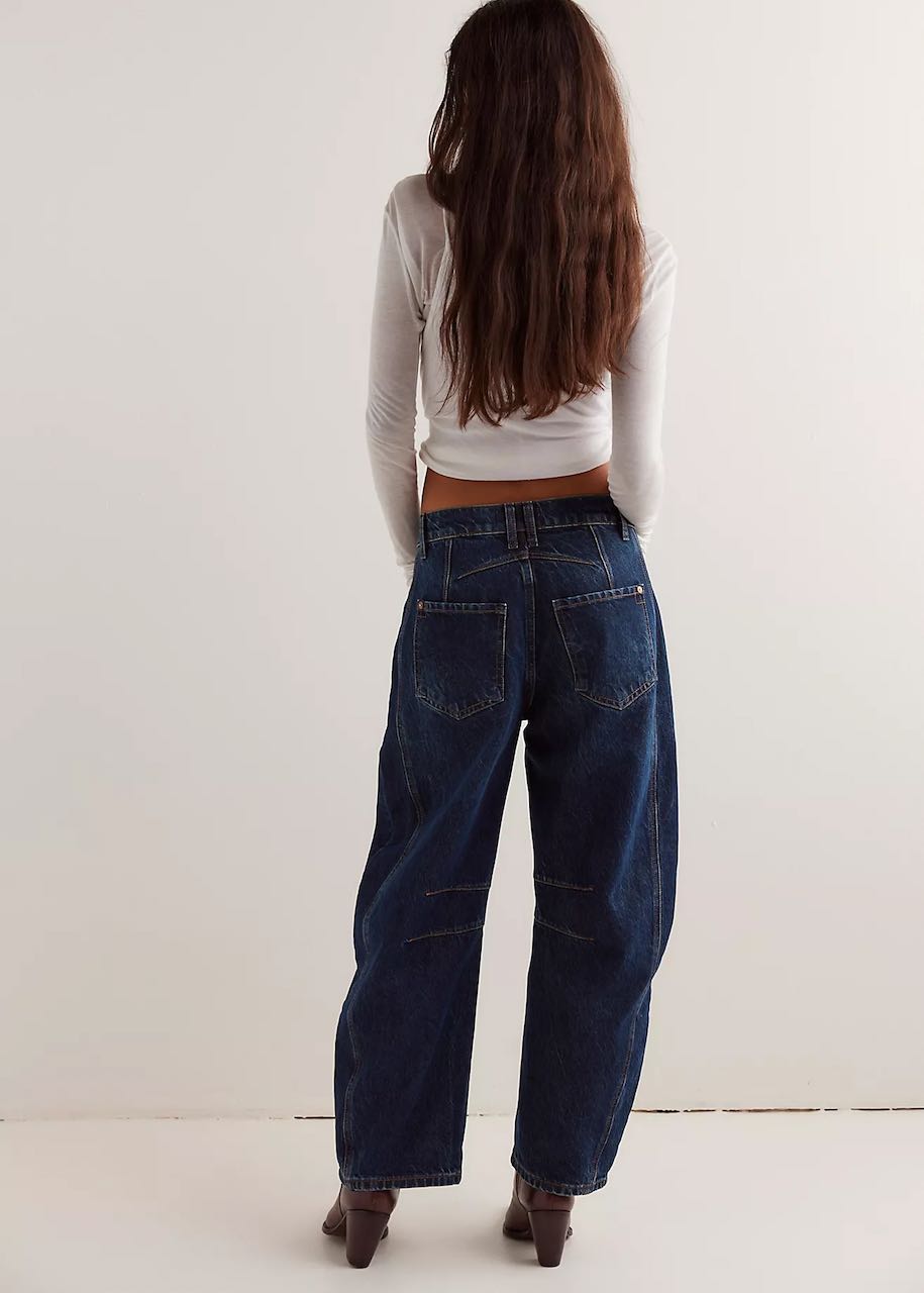 dietro Jeans per donna Good Luck Mid Rise Barrel in Deep End di Free People