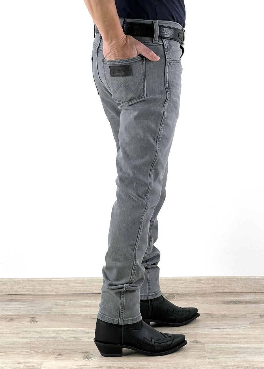 lato Jeans Uomo Larston Washed Grey di Wrangler