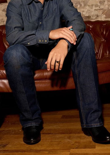 ambientata foto Jeans uomo M4 Relaxed Darian Boot Cut in Sullivan by Ariat