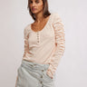 Maglia maniche lunghe Hope Henley in Strawberry Float di Free People