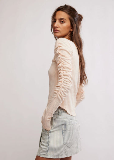 Pull Hope Henley à manches longues en Strawberry Float by Free People