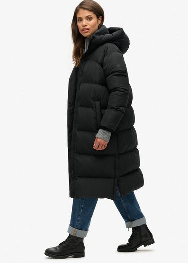 side Long Hooded Down Jacket en noir par Superdry