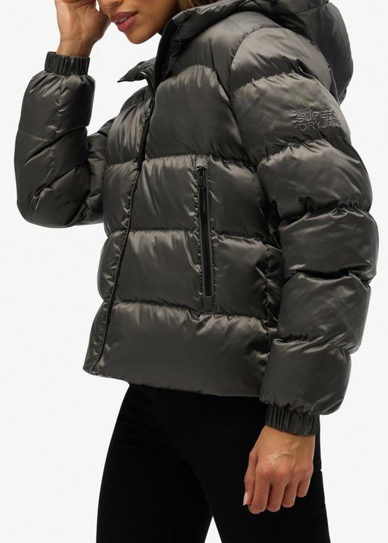 lato Piumino Sportivo donna con Cappuccio in Black di Superdry