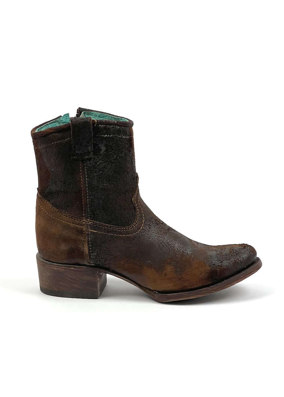 Women's Texan Boots Model C1064 by Corral in brown suede-effect leather with a modern design and side zipper closure.