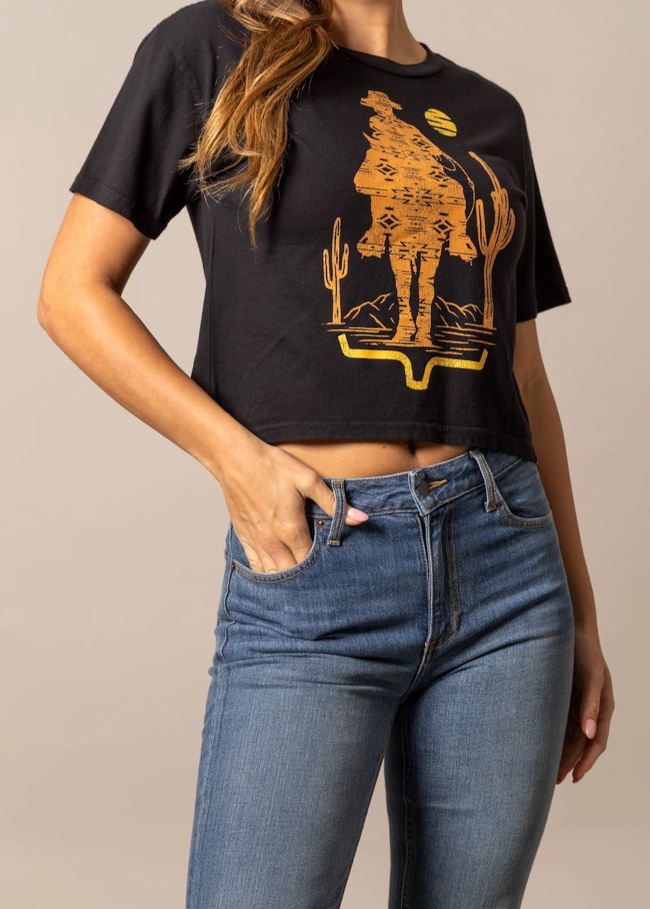dettaglio design T-shirt donna The Road di Kimes Ranch