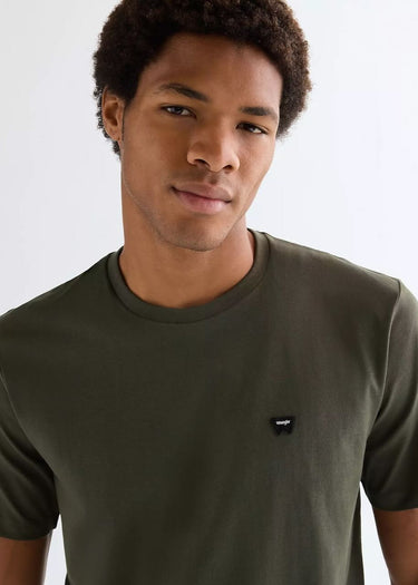 dettaglio T-shirt Sign Off in Deep Depths by Wrangler