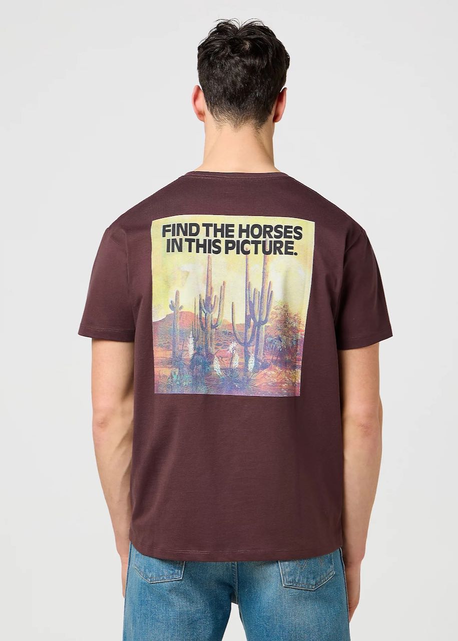 dietro T-shirt Vintage Graphic in Mahogany by Wrangler