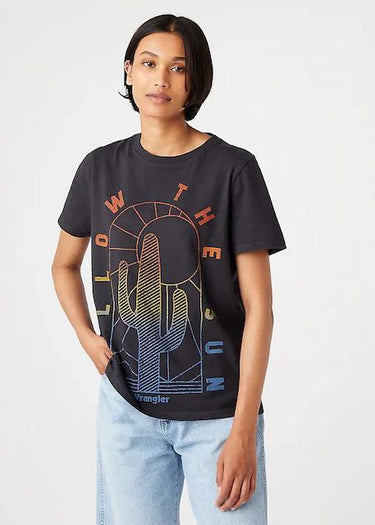 T-shirt noir délavé usé de Wrangler