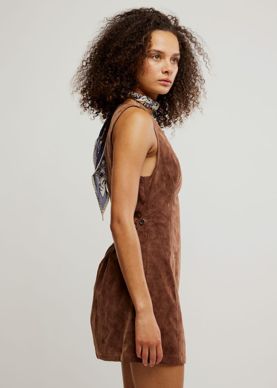 lato Vestito Atlas Suede Mini in Chicory Coffee di Free People