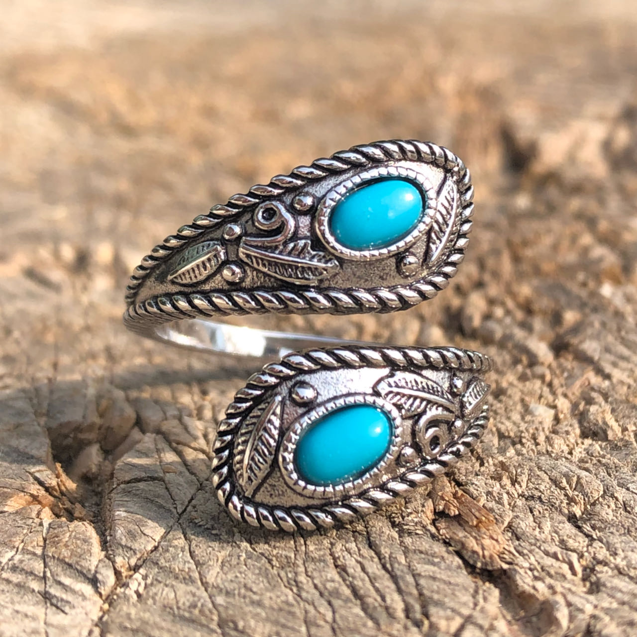 anello anticato con pietre color turchese