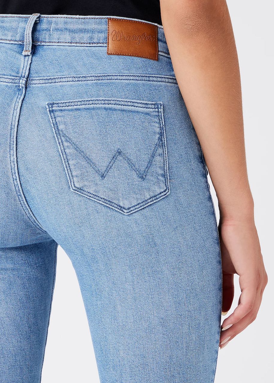 tasca posteriore jeans donna skinny in the clouds di Wrangler